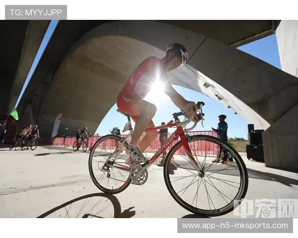 铁人耐力赛：连续赛跑 10 小时创造历史