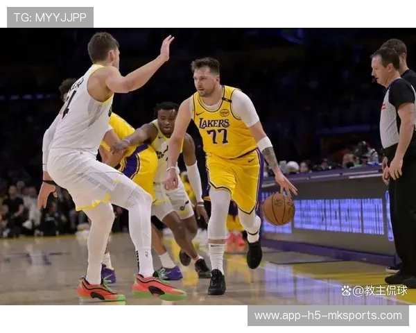 东契奇领衔狂潮!哈克斯火力全开湖人新援惊艳亮相西部格局悄然改变 东契奇领衔狂潮!哈克斯火力全开湖人新援惊艳亮相西部格局悄然改变