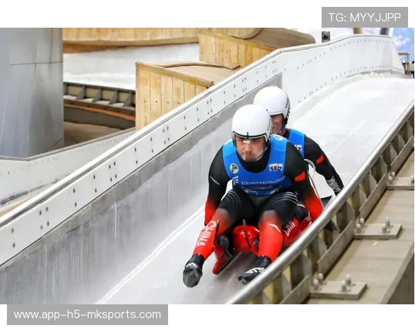 雪橇锦标：俄罗斯队领先挑战纪录，金牌在望！，雪橇项目赛程中全程设多少个弯道